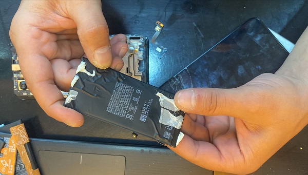 Havalar ısındı tehlike arttı! Telefonunuzu bu sebeple uzun süre şarjda bırakmayın