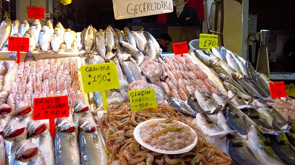 Foto - Havalar soğudu tezgahlar dolup taştı! İzmir'de levrek bolluğu