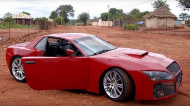 Foto - Hayalindeki arabayı evin garajında yaptı!