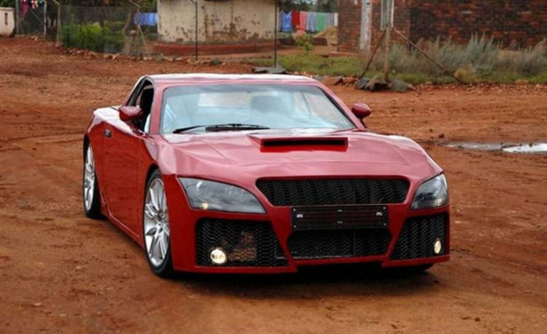 Foto - Hayalindeki arabayı evin garajında yaptı!