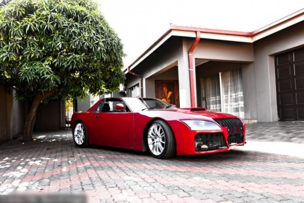 Foto - Hayalindeki arabayı evin garajında yaptı!