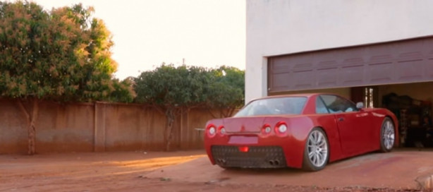 Foto - Hayalindeki arabayı evin garajında yaptı!