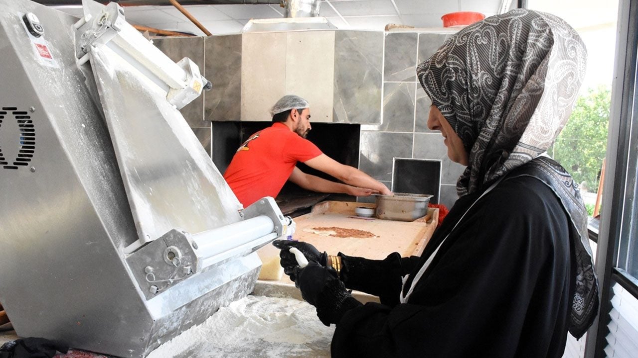 Hayalini İŞKUR gerçekleştirdi! 735 bin liralık hibe desteği aldı etli ekmek fırını açtı