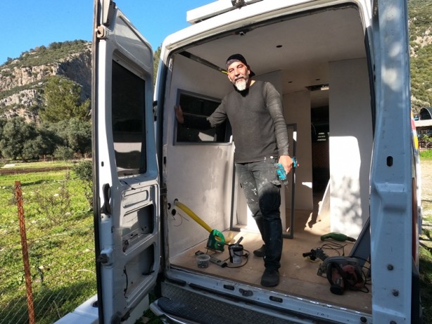 Foto - Hayaliydi! Karavanını kendi imkanları ile yapıyor