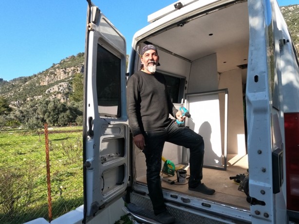 Foto - Hayaliydi! Karavanını kendi imkanları ile yapıyor