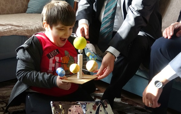 Foto - Hayalleri gerçek oldu! Evlerine astronot geldi