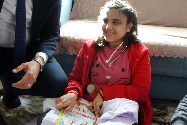 Foto - Hayalleri gerçek oldu! Evlerine astronot geldi