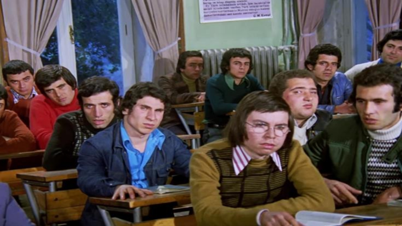 Hayat dediğin böyle bir şey! İşte Hababam Sınıfı’nın efsane isimlerinin 50 yıl aradan sonraki halleri 