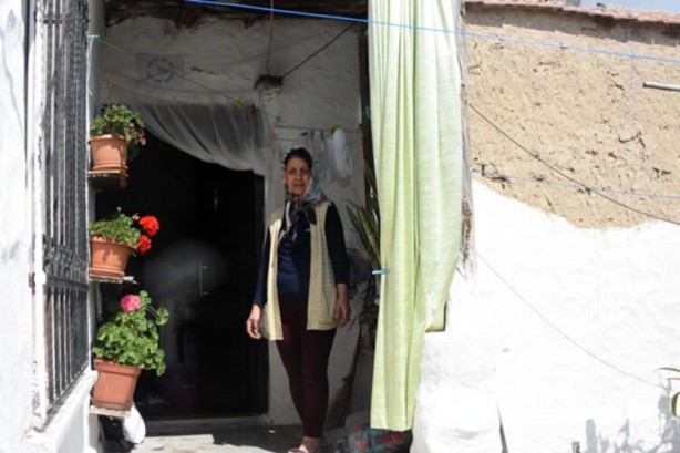 Foto - Hayatları kabusa döndü! Bu evde eşyalar birden alev alıyor