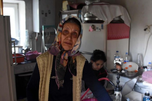 Foto - Hayatları kabusa döndü! Bu evde eşyalar birden alev alıyor