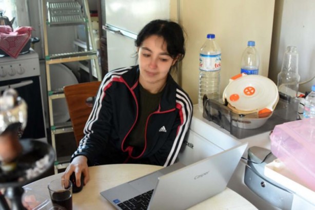 Foto - Hayatları kabusa döndü! Bu evde eşyalar birden alev alıyor