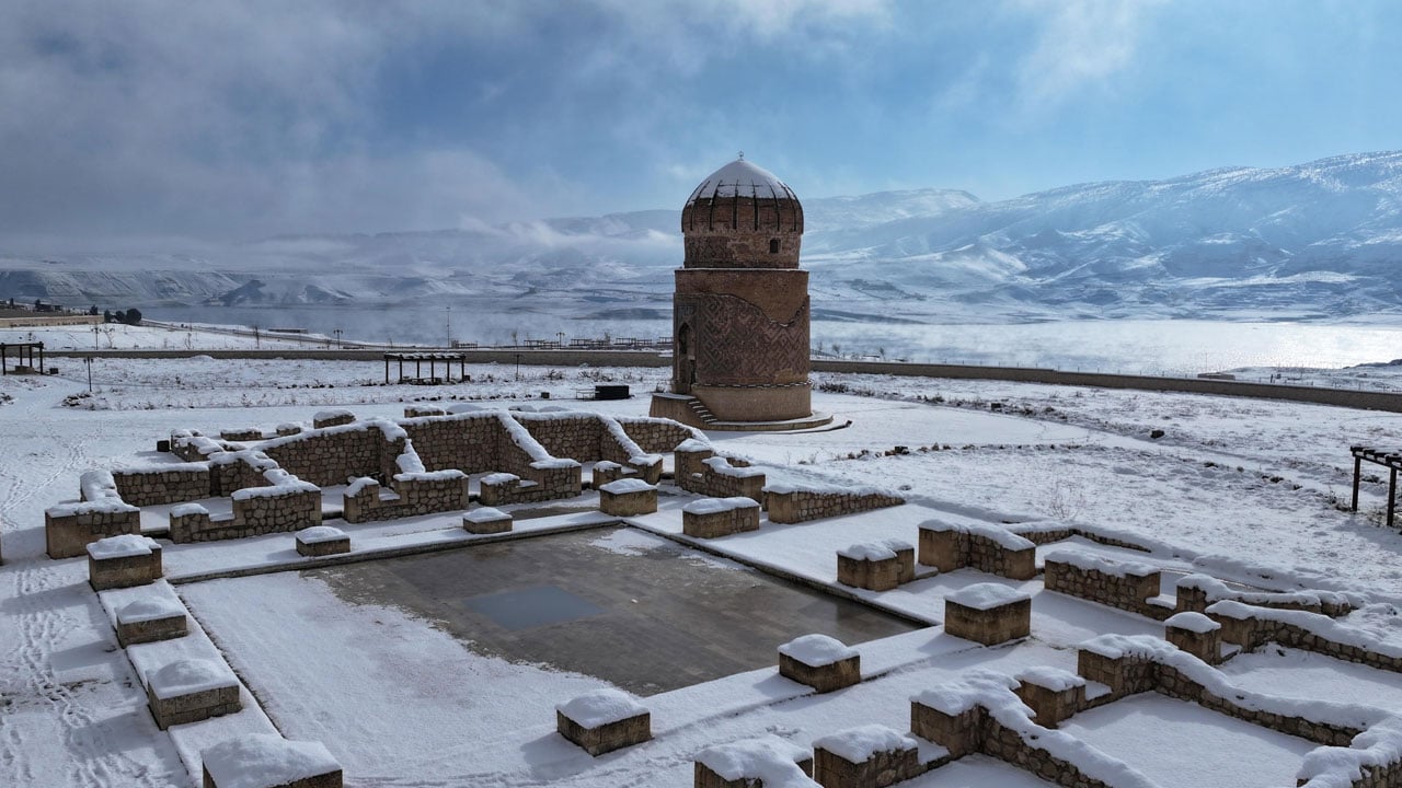 Hayran bırakan manzara! 12 bin yıllık miras beyaz örtü altında