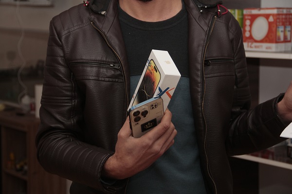 Foto - Hayret ki ne hayret! Hala bu tufaya düşenler var