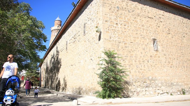 Foto - Hayrete düşüren olay! Kadir Gecesi'nde secde eden dut ağacı...