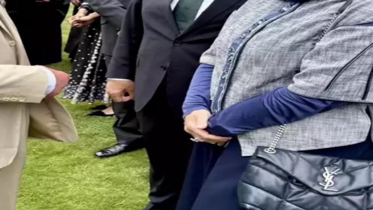 Foto - Hayrunnisa Gül’ün çantası, İngiltere kralıyla sohbeti gölgede bıraktı! Resmen olay oldu