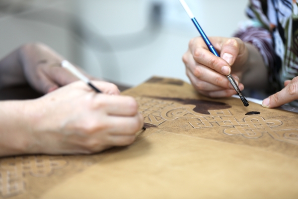 Foto - Hayvan derilerini işleyip tablo, çanta ve takıya dönüştürüyorlar