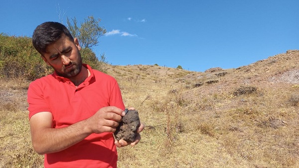 Foto - Hayvan otlatırken buldu! Kimse bu taşın ne olduğunu anlayamadı