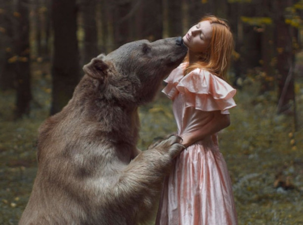 Foto - Hayvanlarla insanların tehlikeli yakınlaşması!