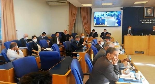 Foto - Hayvanseverlerden CHP'li İBB'ye sert tepki: Biz faytonları atlar sucuk olsun diye yasaklatmadık