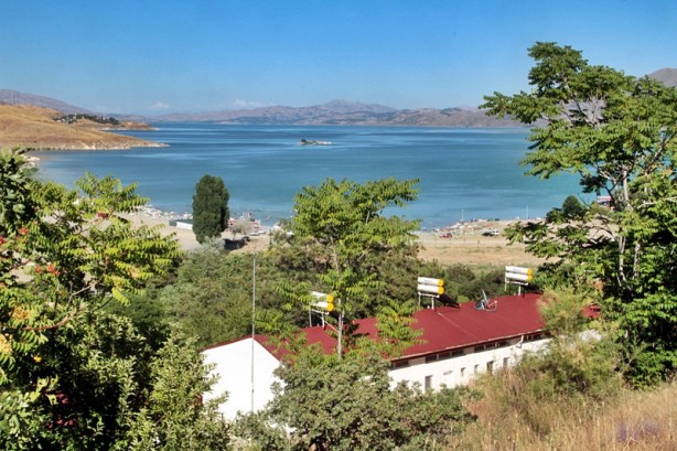 Foto - Hazar Gölü tatilcilerin gözdesi oldu