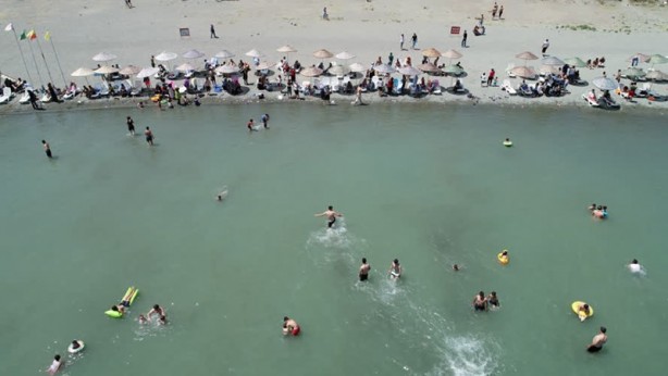 Foto - Hazar Gölü tatilcilerin gözdesi oldu