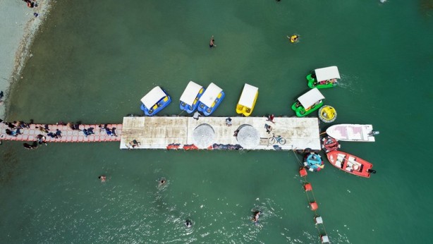 Foto - Hazar Gölü tatilcilerin gözdesi oldu