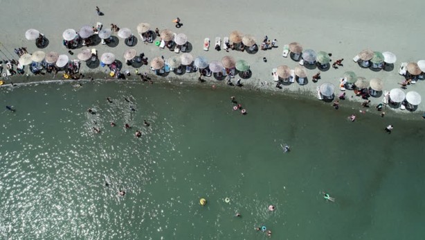 Foto - Hazar Gölü tatilcilerin gözdesi oldu