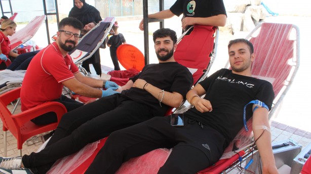 Foto - Hazreti Hüseyin'i anma etkinliğinde 'kan akıtma' yerine Kızılay'a kan bağışı!