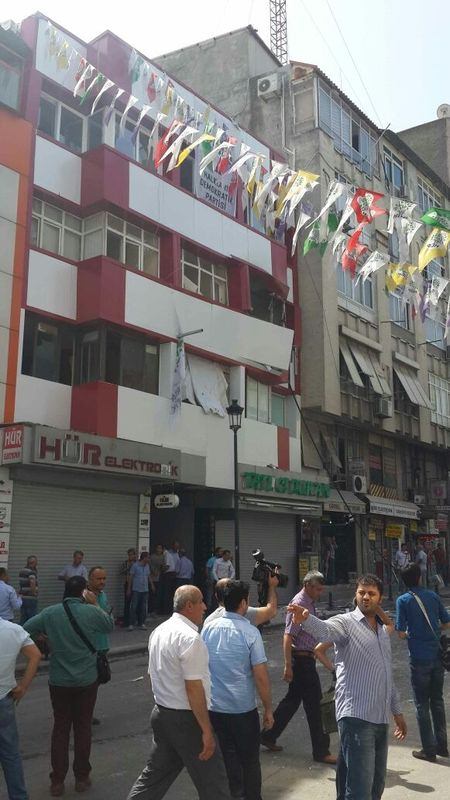 Foto - HDP binalarına saldırı