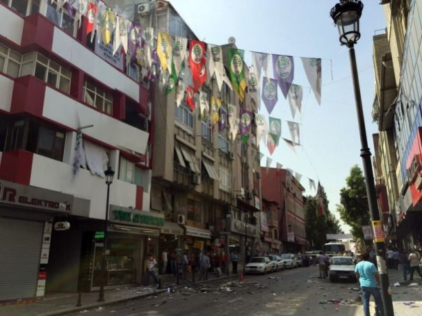 Foto - HDP binalarına saldırı