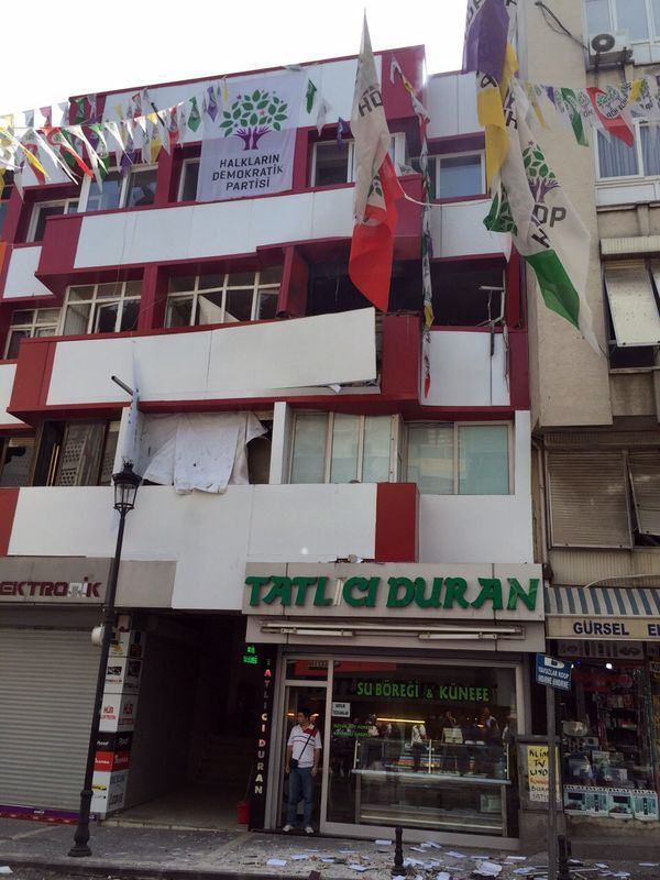 Foto - HDP binalarına saldırı