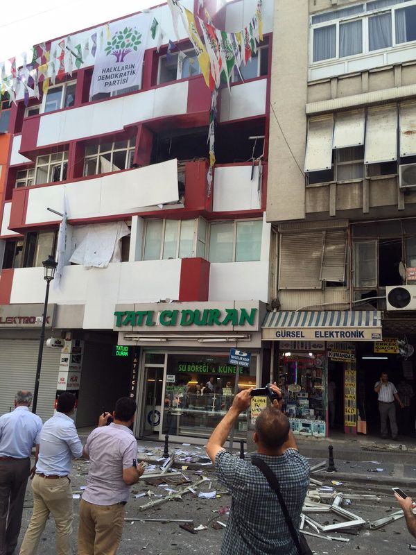 Foto - HDP binalarına saldırı