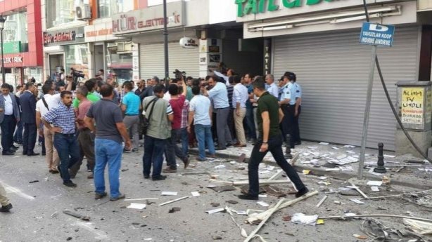 Foto - HDP binalarına saldırı