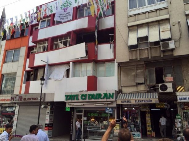Foto - HDP binalarına saldırı