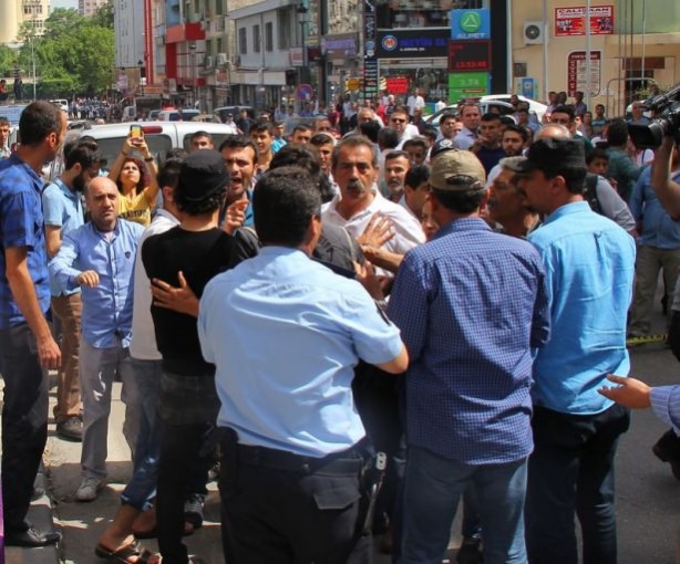 Foto - HDP binalarına saldırı
