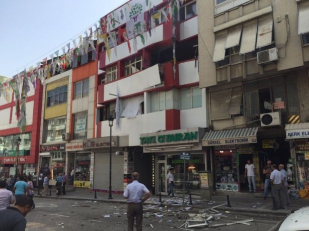 Foto - HDP binalarına saldırı