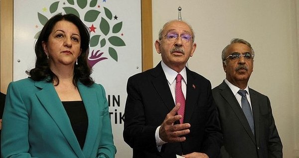 Foto - HDP'li Pervin Buldan, terörist mezarı başında Kemal Kılıçdaroğlu'na oy istedi! PKK ve HDP hız kesmiyor...