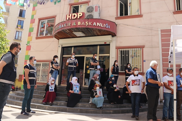Foto - HDP'li yöneticilerden evlat nöbetindeki acılı babaya alçak tehdit