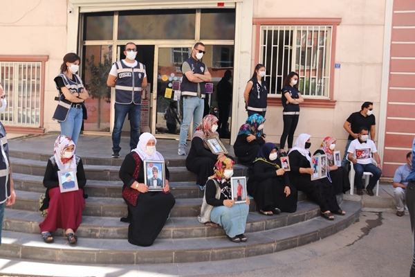 Foto - HDP'li yöneticilerden evlat nöbetindeki acılı babaya alçak tehdit