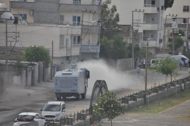 HDP'liler Cizre mitinginden sonra polise saldırdı!