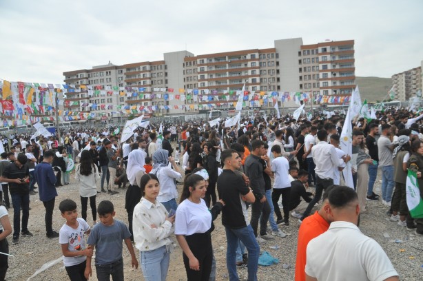 Foto - HDP'liler Cizre mitinginden sonra polise saldırdı!