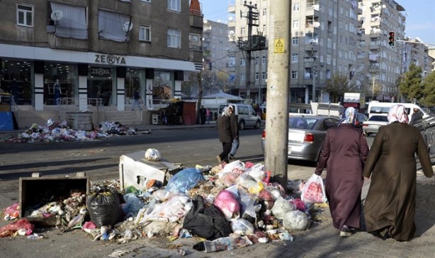 Foto - HDP'nin çağrısıyla sokaklar çöplüğe döndü
