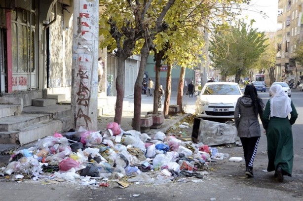 Foto - HDP'nin çağrısıyla sokaklar çöplüğe döndü
