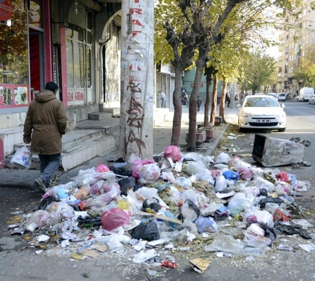 Foto - HDP'nin çağrısıyla sokaklar çöplüğe döndü