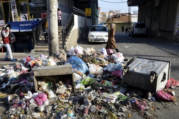 Foto - HDP'nin çağrısıyla sokaklar çöplüğe döndü