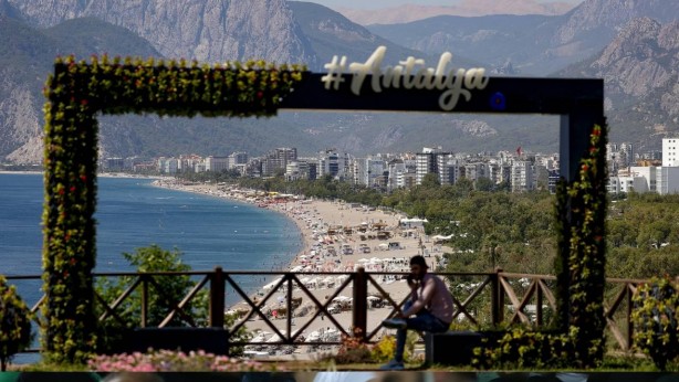 Foto - Hedef yolunda ilerleniyor! Antalya'ya iki ayda 500 bin turist akın etti!