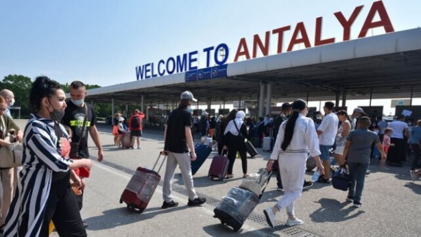 Foto - Hedef yolunda ilerleniyor! Antalya'ya iki ayda 500 bin turist akın etti!