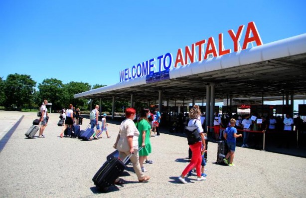 Foto - Hedef yolunda ilerleniyor! Antalya'ya iki ayda 500 bin turist akın etti!