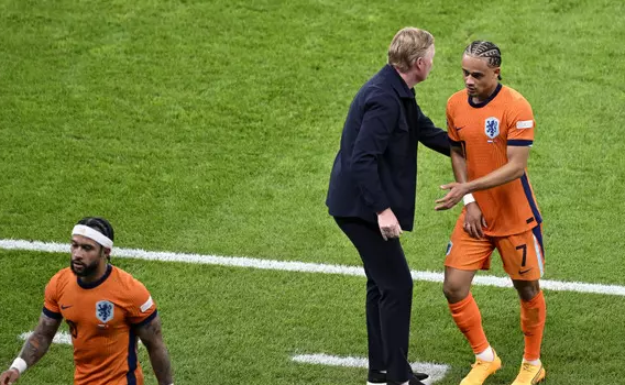 Foto - Hedeflerinde Türk futbolcuları var: Fransız hakem dünyaya duyurdu hareketleriyle: Hollanda'nın hocası haddini aştı!