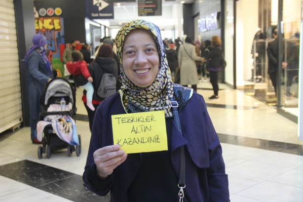 Foto - Hediye altın olunca uzun kuyruk oluştu! 4 gün devam edecek